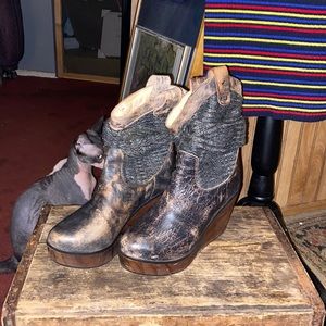 Bed/Stu leather,wool, wood platform wedges